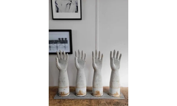 Moules à gants industriels curiosité