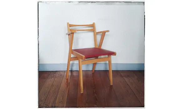 Chaise bridge rouge