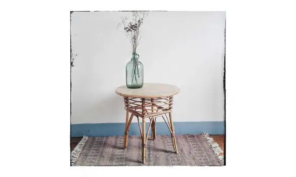 Petite table en rotin
