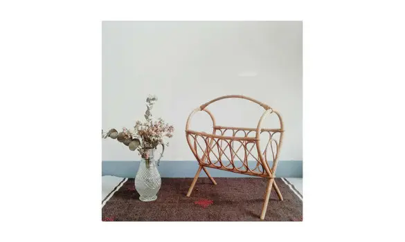 Porte revues en rotin