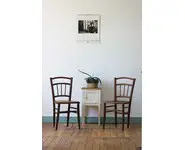 Chaises bistrot gravées