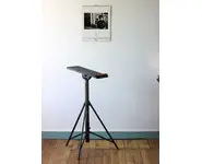 Tablette sur trépied