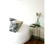 Tablette à roulettes or et tissu