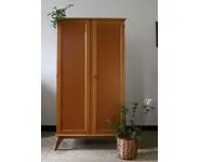 Armoire pieds compas