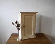 Armoire à pharmacie