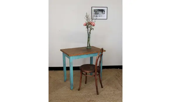 Table patinée bleue