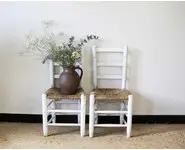 Chaises paillées patinées