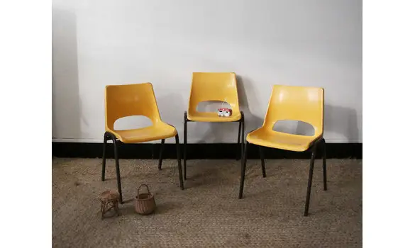 Chaise d'école vintage
