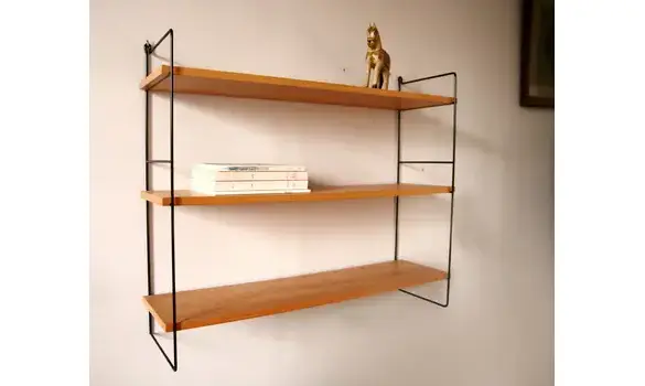 Etagère style string