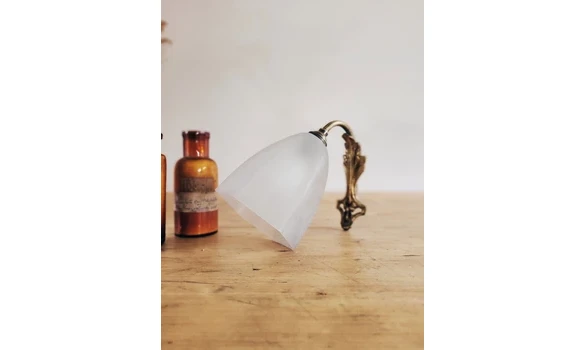 Applique en métal doré