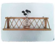 Petite étagère murale en rotin